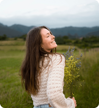 Women experience happiness with himself in the farm